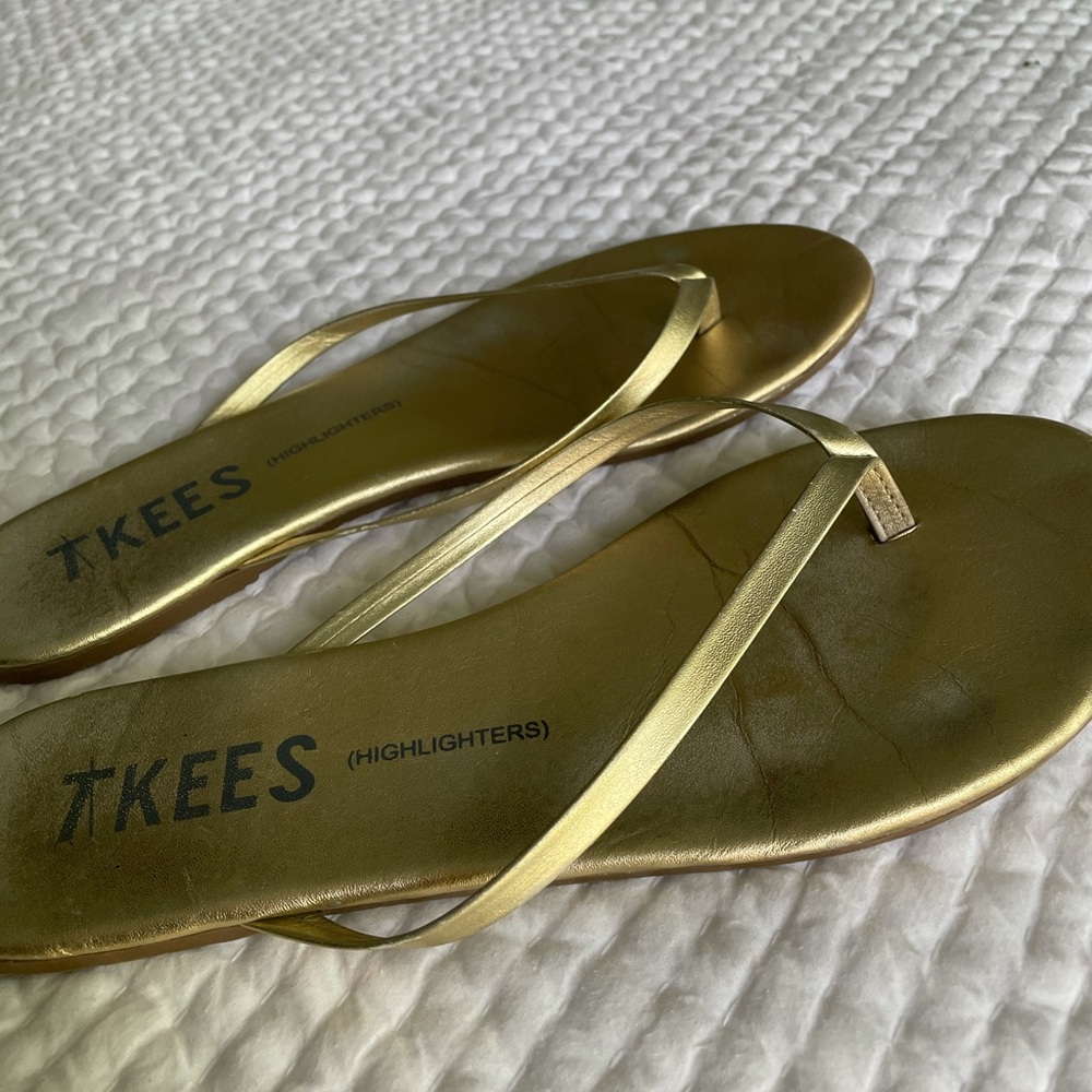 TKEES sz 8 Highlighter Gold Flip Flops